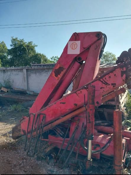 Truck-Mounted Crane