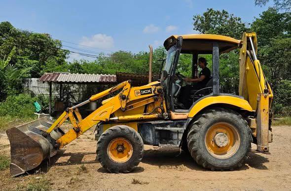 รถตักล้อยาง JCB · 3CX