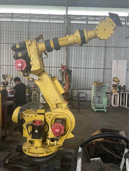 Robot Arm Fanuc · R-2000iB 210F