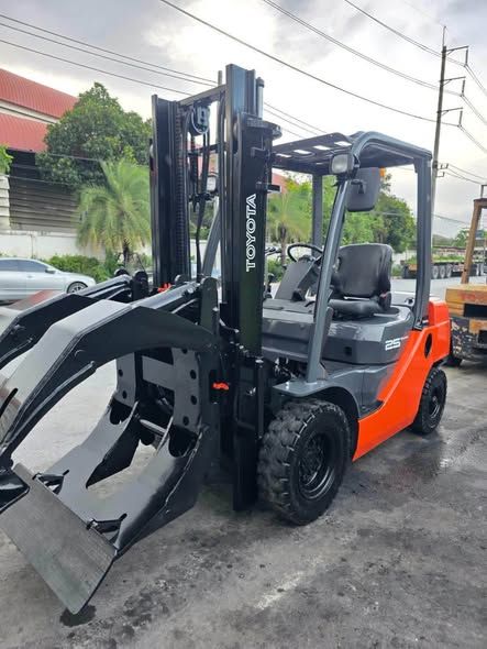 Forklift with Roll Clamp Toyota · 8FD25