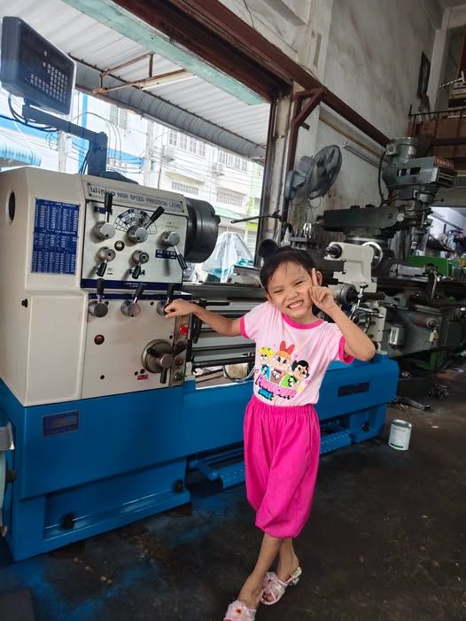Manual Lathe Win Ho
