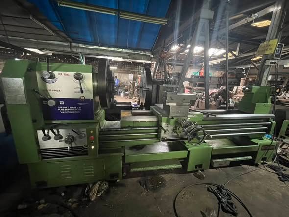 Manual Lathe HER RONG