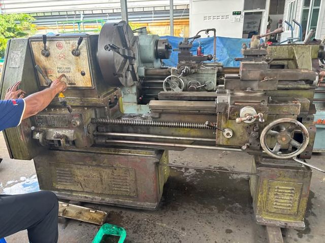 Manual Lathe