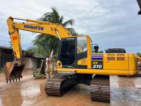 Excavator Komatsu · PC210-10MO