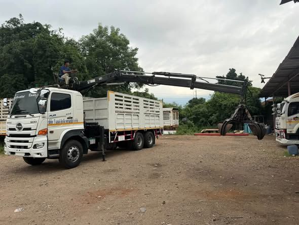 Truck-Mounted Crane Hino · FL1A 344
