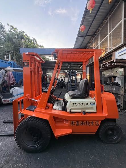 Gasoline Forklift, 2 Ton
