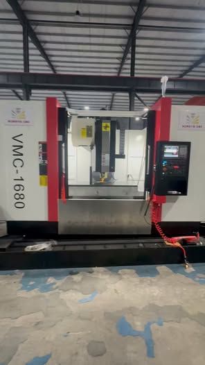 เครื่องแมชชีนนิ่งเซ็นเตอร์แนวตั้ง CNC MIMOTO · VMC1680
