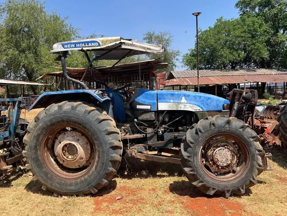 Tractor Ford · TT75