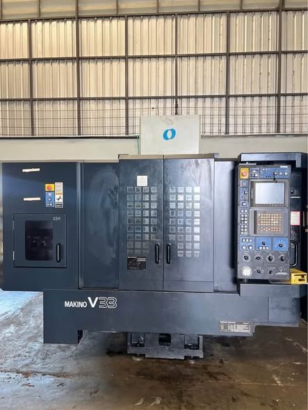 Vertical Machining Center Makino · V-33