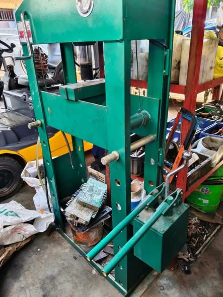 Hydraulic Press, Hand-Operated, 30 Ton