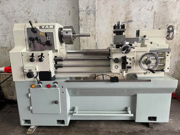 Manual Lathe YAM