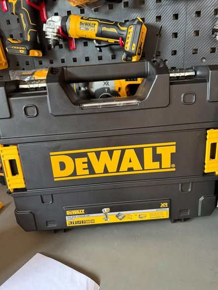 Rotary Hammer DeWalt · DCH263