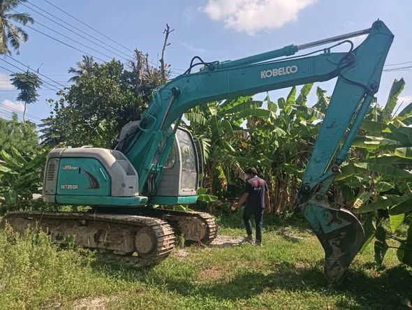 Excavator Kobelco · SK135SR