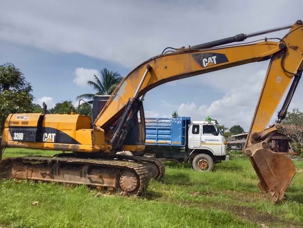 Excavator Caterpillar · 320