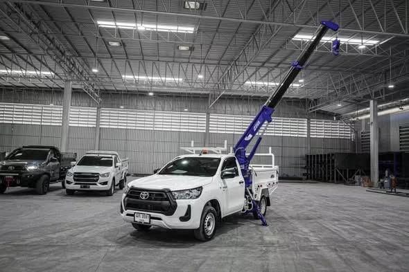 Crane, Truck-Mounted Toyota
