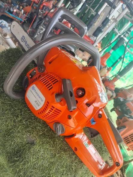 Chainsaw Husqvarna · 236