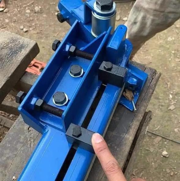Bending Machine Four D Hardware
