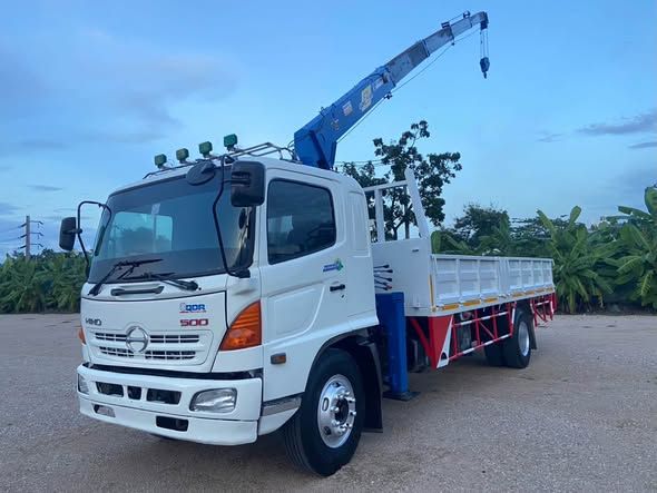 Truck-Mounted Crane Hino · FG 212
