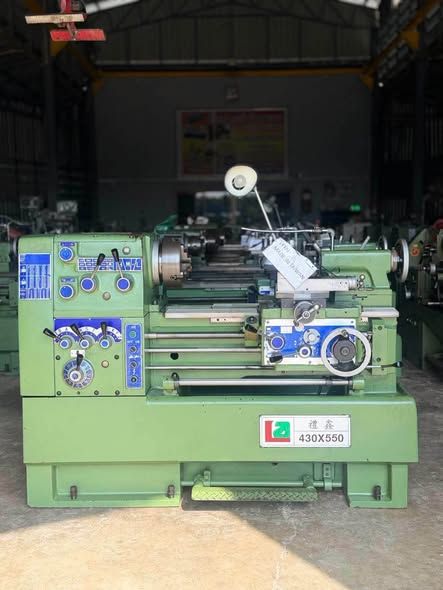 Manual Lathe LA