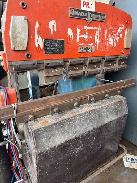 Press Brake Amada · RG-25