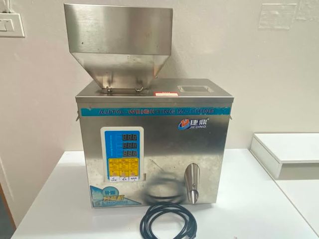 Automatic Weighing and Filling Machine for Powder and Granules