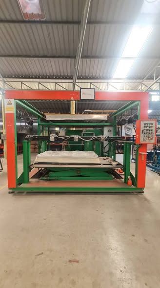 Vacuum Forming Machine