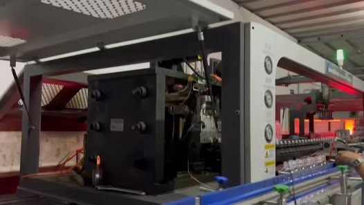PET Bottle Blow Molding Machine, 6-Cavity