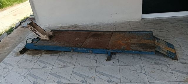 Hydraulic Lift Table