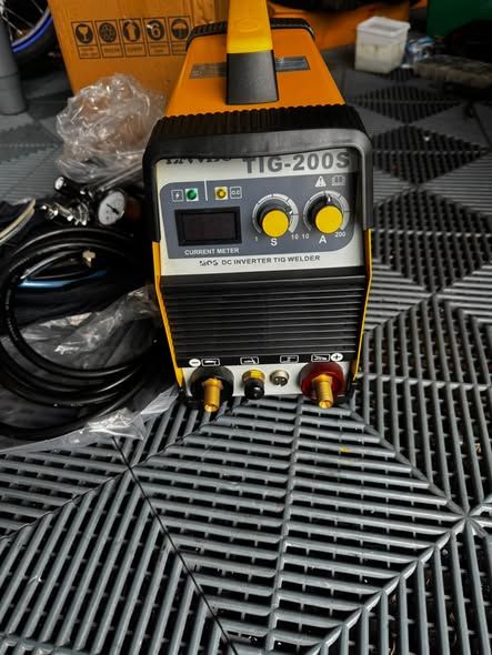 Welding Machine Laveo · TIG200A