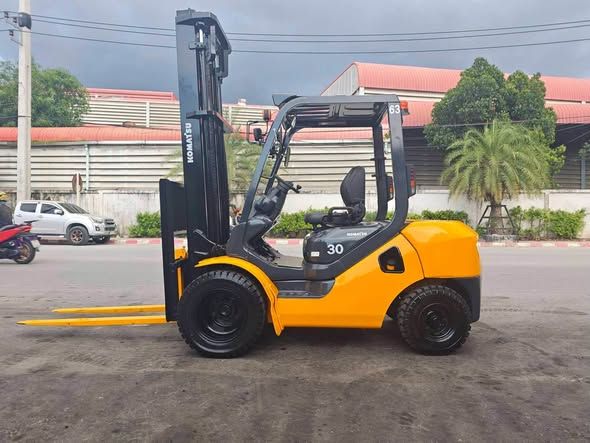Diesel Forklift, 3-ton, dual front wheel Komatsu · FD30T-17