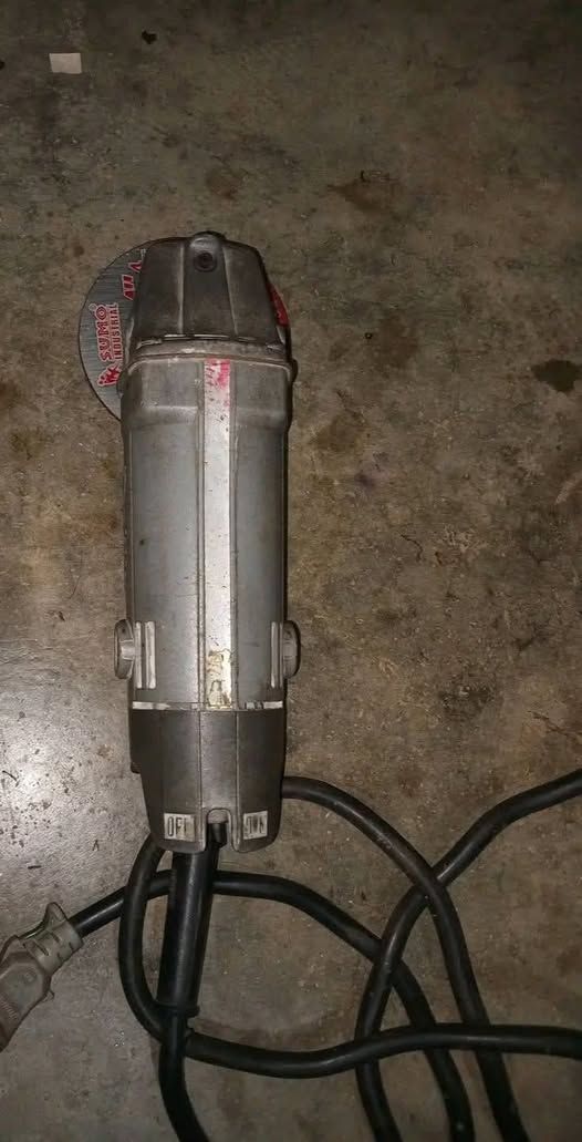 Angle Grinder Makita · 950NB