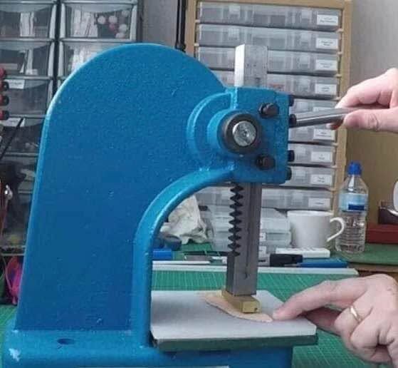 Mechanical Press (Hand-Operated) MA25A