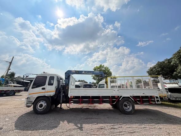 Truck-Mounted Crane Isuzu · DECA200