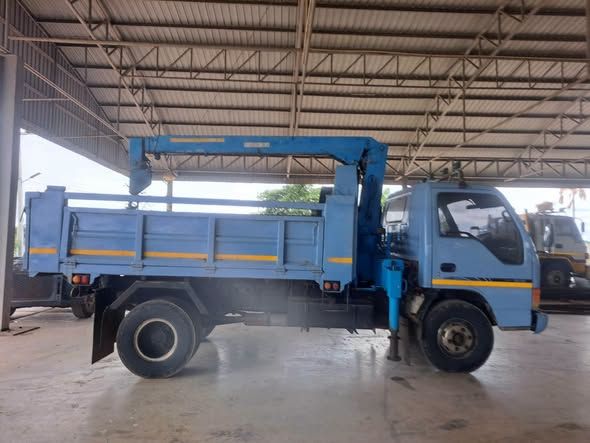Dump Truck with Crane Isuzu