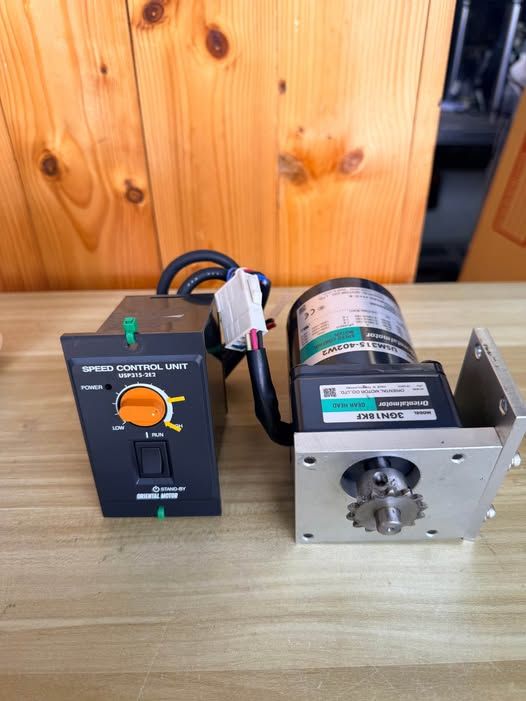 Electric Motor with Speed Controller Oriental Motor · USM315-402W2 / USP315-2E2