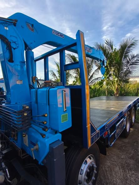 Truck-Mounted Crane Hino · Victor GY2P380