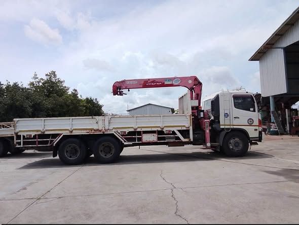 Truck-Mounted Crane UNIC