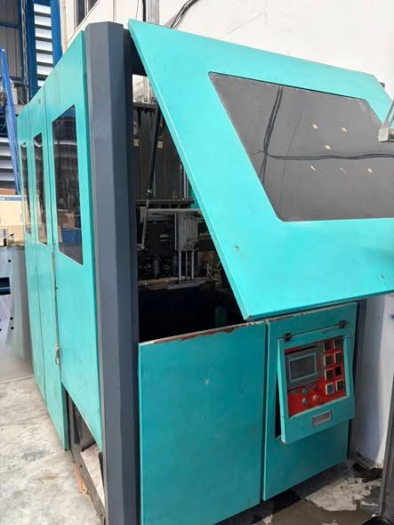 Bottle Blow Molding Machine, 3-Cavity