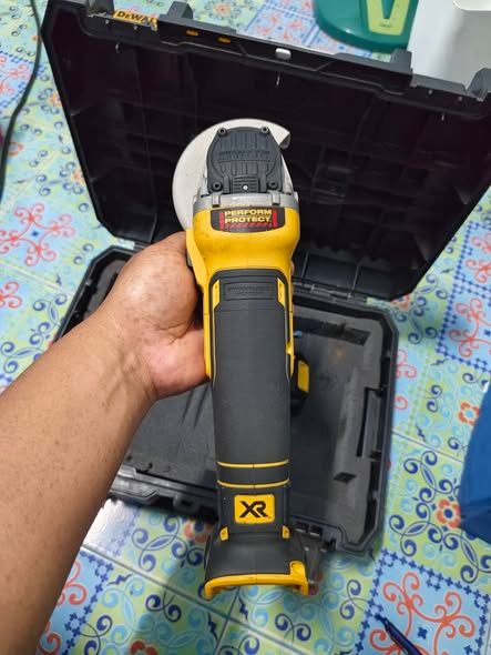 เครื่องเจียรไร้สาย DeWalt