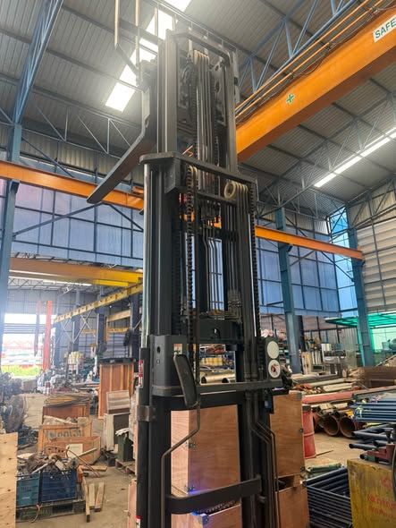 Electric Stand-Up Forklift