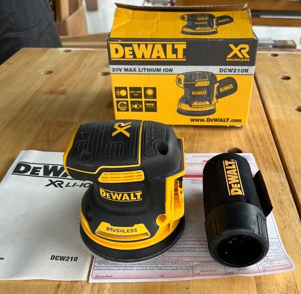 Random Orbital Sander DeWalt · DCW210N