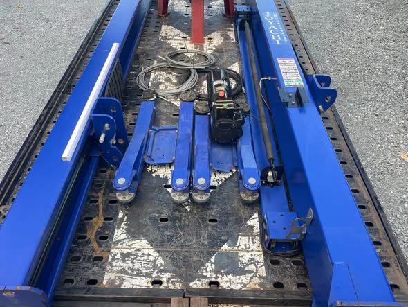 Automotive Lift
