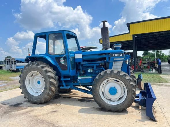 Agricultural Tractor Ford · 7910