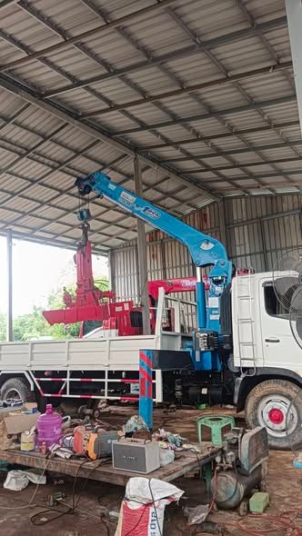 Crane (Truck-Mounted) UNIC