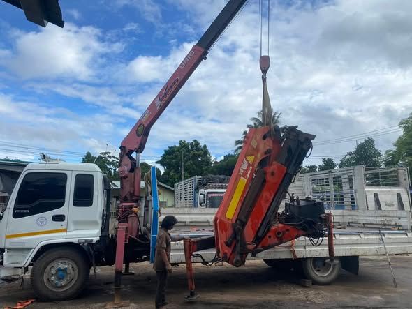 Crane (Truck-Mounted)
