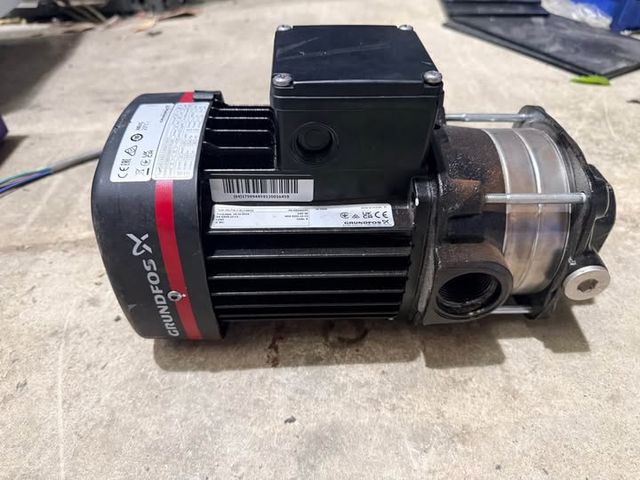 Pump Grundfos · CM5-3-A-R-A-V-AQQV