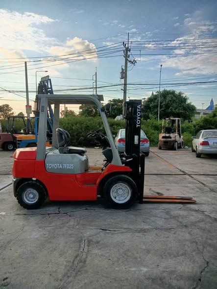 Forklift Toyota · รุ่น 7