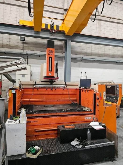 CNC EDM DAE HAN · 900