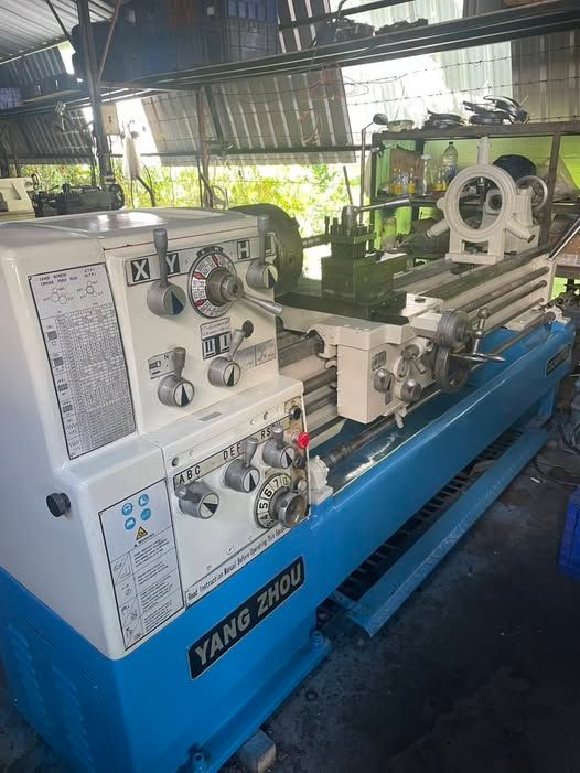 Manual Lathe Yang Zhou