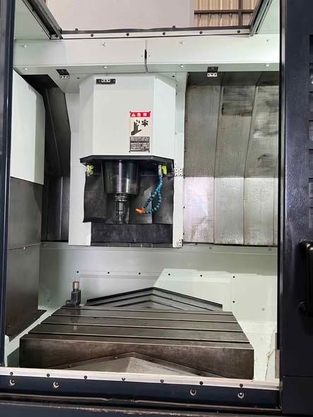 Vertical Machining Center Makino · V33